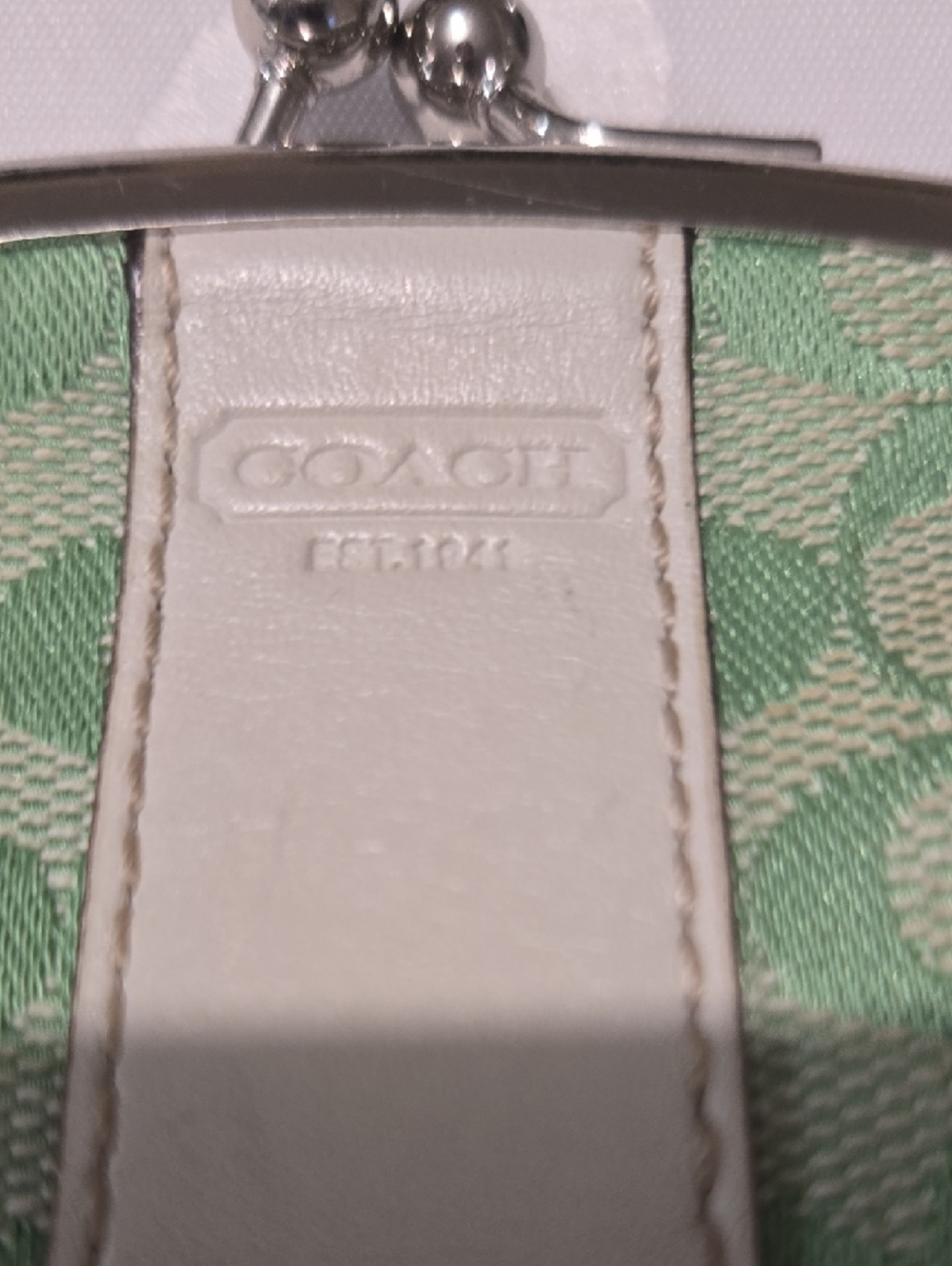 Rare Coach Green Signature Coin Purse with White Trim - Picture 2 of 6